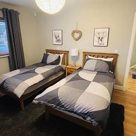 Boru Walk Townhouse -stylish & Modern Σπίτι διακοπών Killaloe