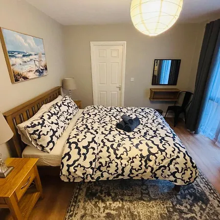 Boru Walk Townhouse -stylish & Modern *