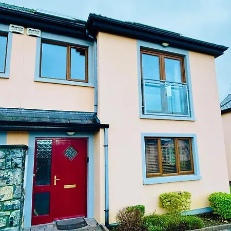 Boru Walk Townhouse -stylish & Modern