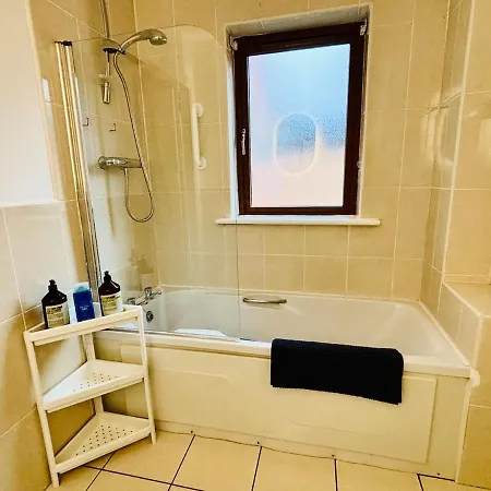 Boru Walk Townhouse -stylish & Modern بيت للعطل *