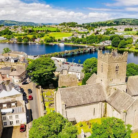 Boru Walk Townhouse -stylish & Modern *