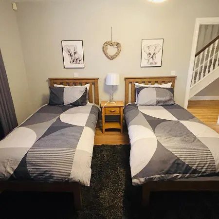 Semesterbostad Boru Walk Townhouse -stylish & Modern Killaloe