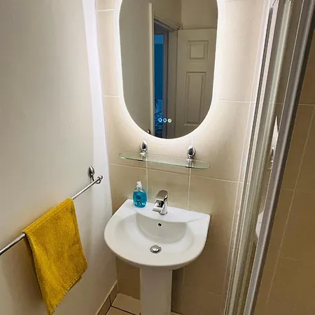 Boru Walk Townhouse -stylish & Modern *